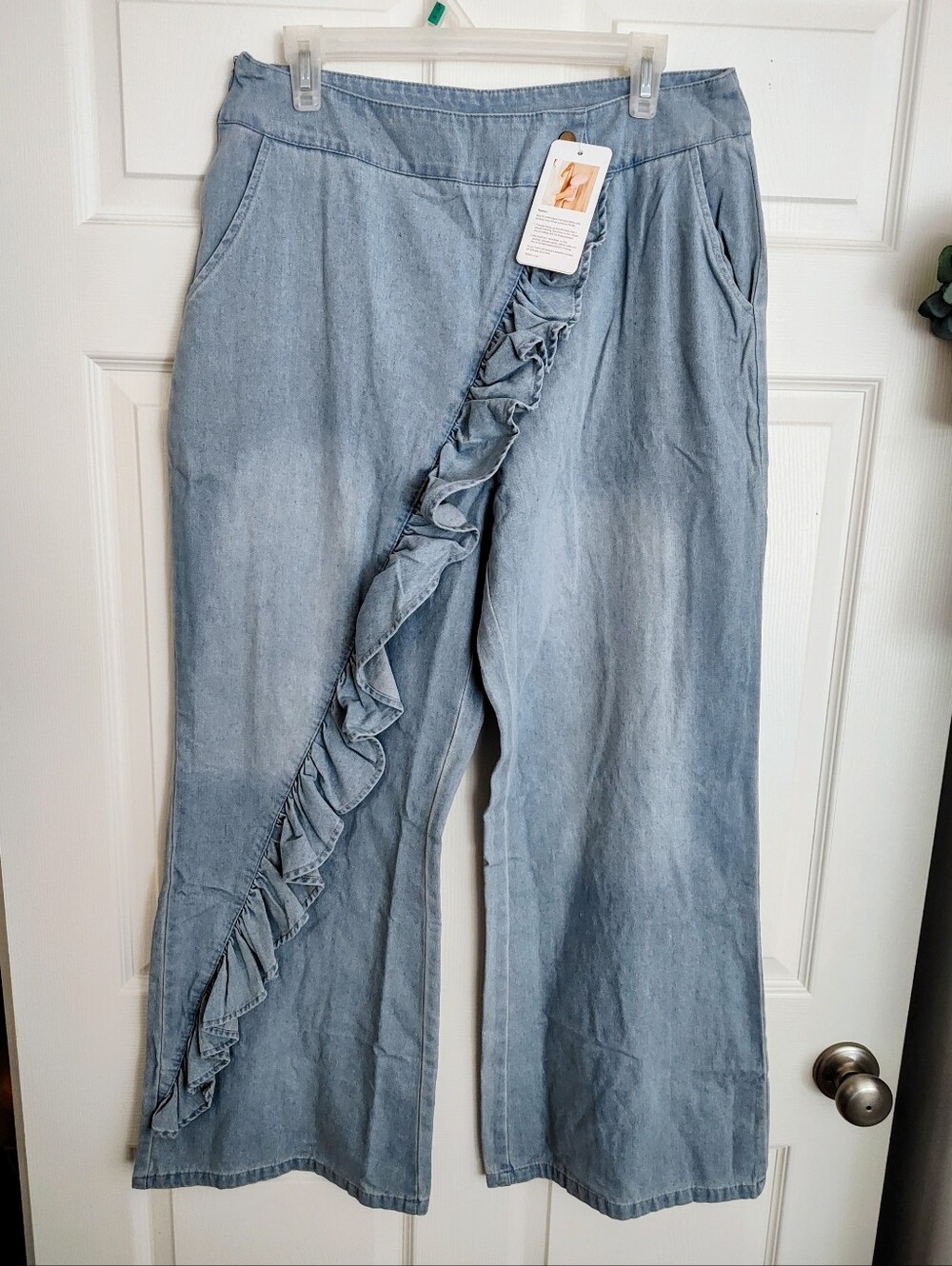 ~~Asymmetrical👖Ruffle Jeans~~